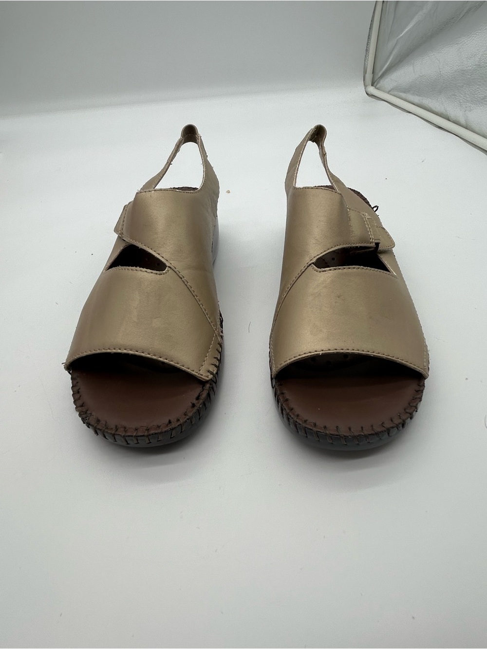 Dr Scholls Nina Women’s Beige Leather Open Toe Sandal NWOT size 8.5 W